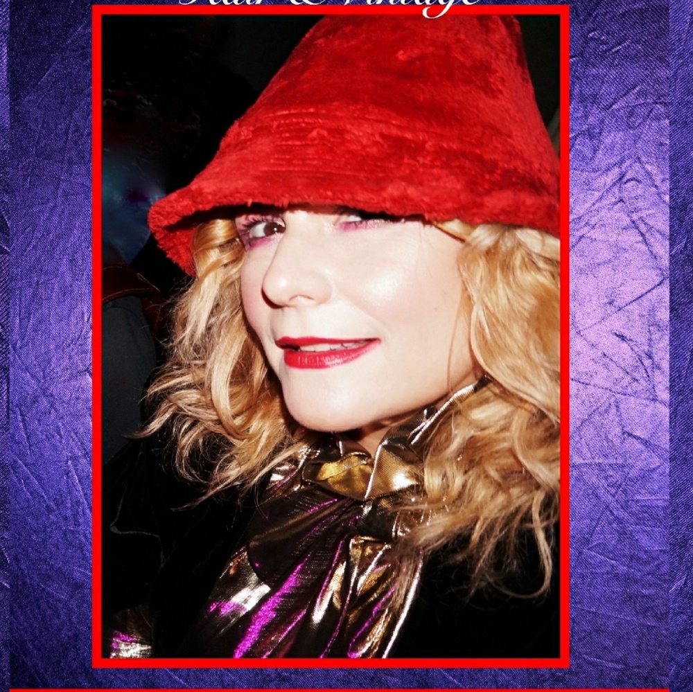 Anthony Peto Paris Y2K vintage Red faux furry bucket hat